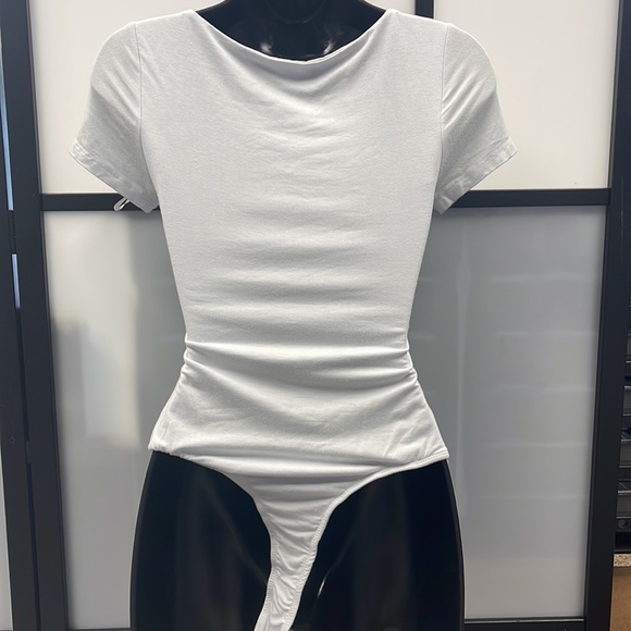 Woman’s Square neck bodysuit - Picture 2 of 3